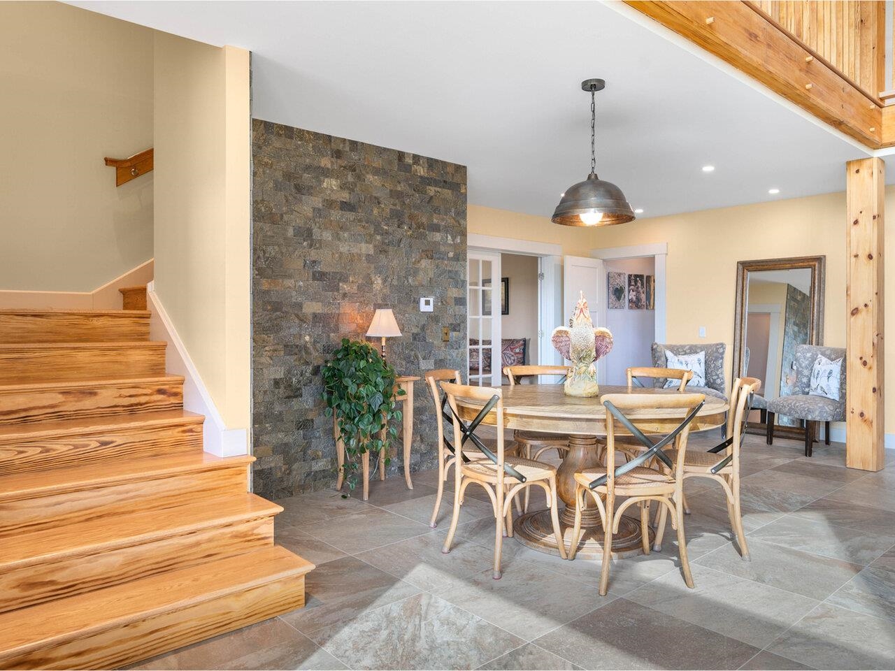 Open flow dining to living