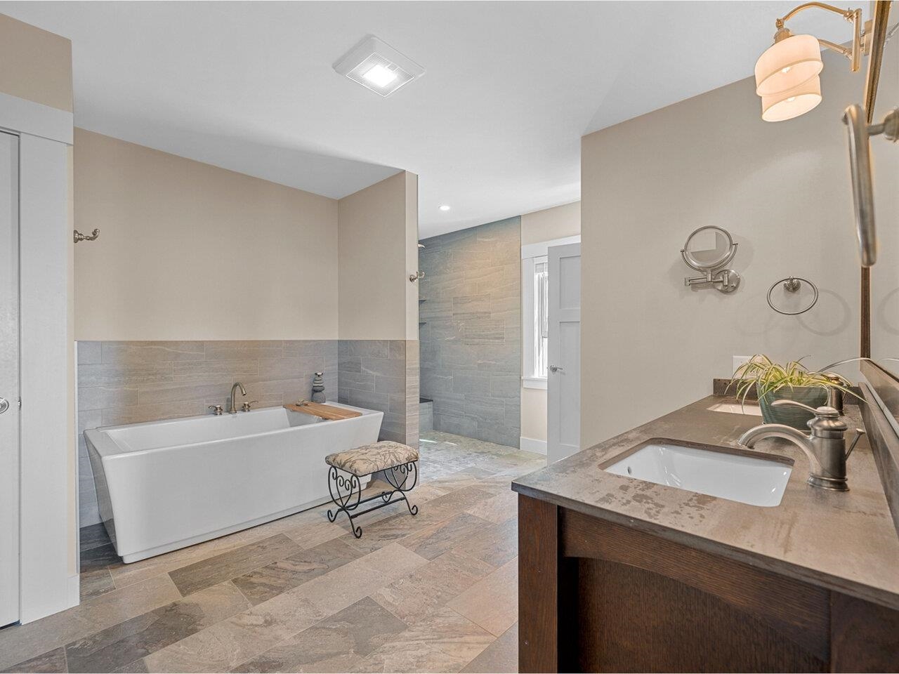 Spa-like primary bath