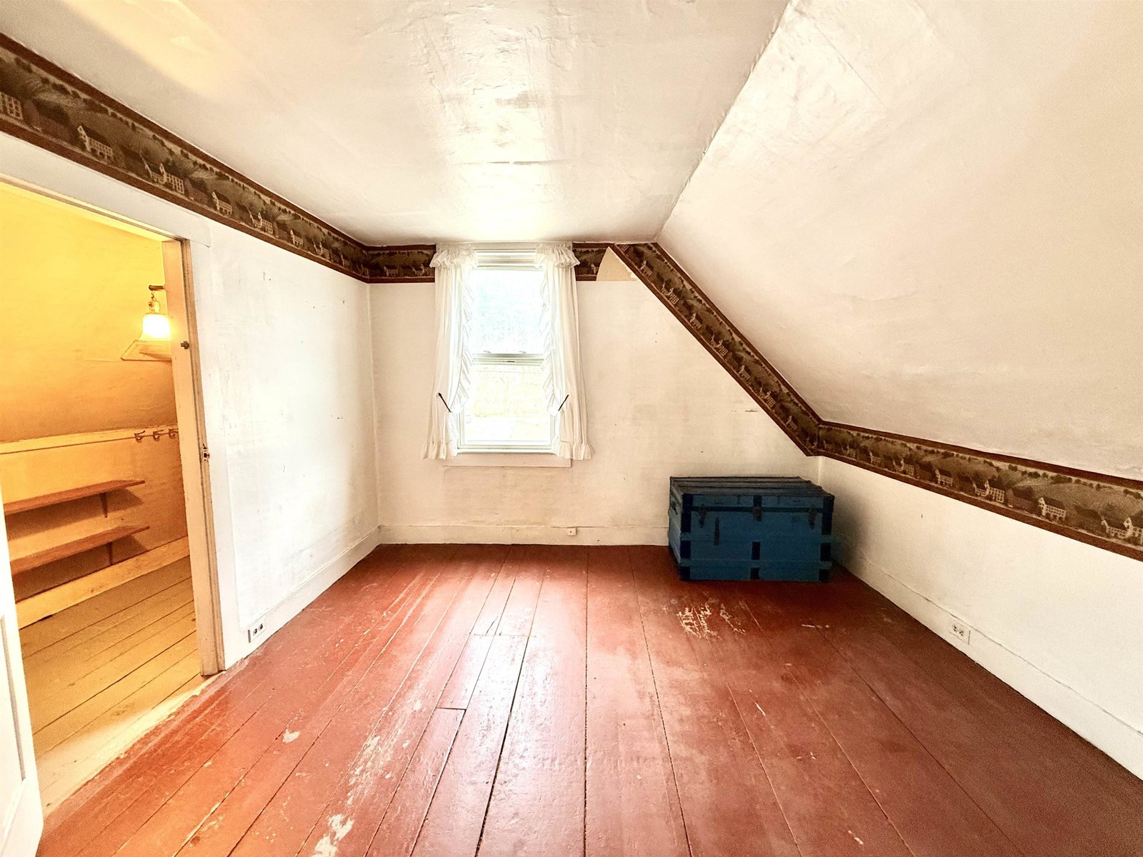 Upper Level Bedroom 1