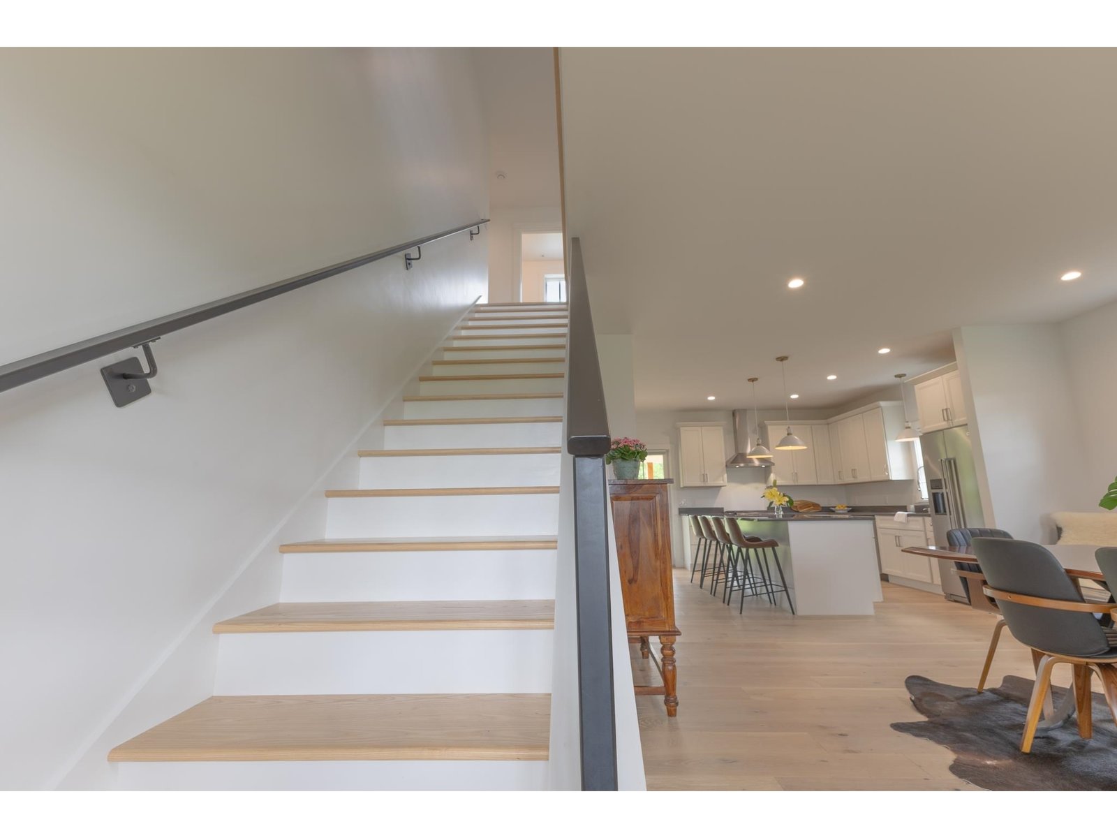 Access to the upper level