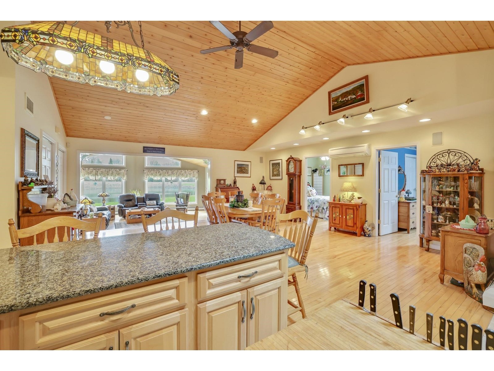 348 Maple Ridge