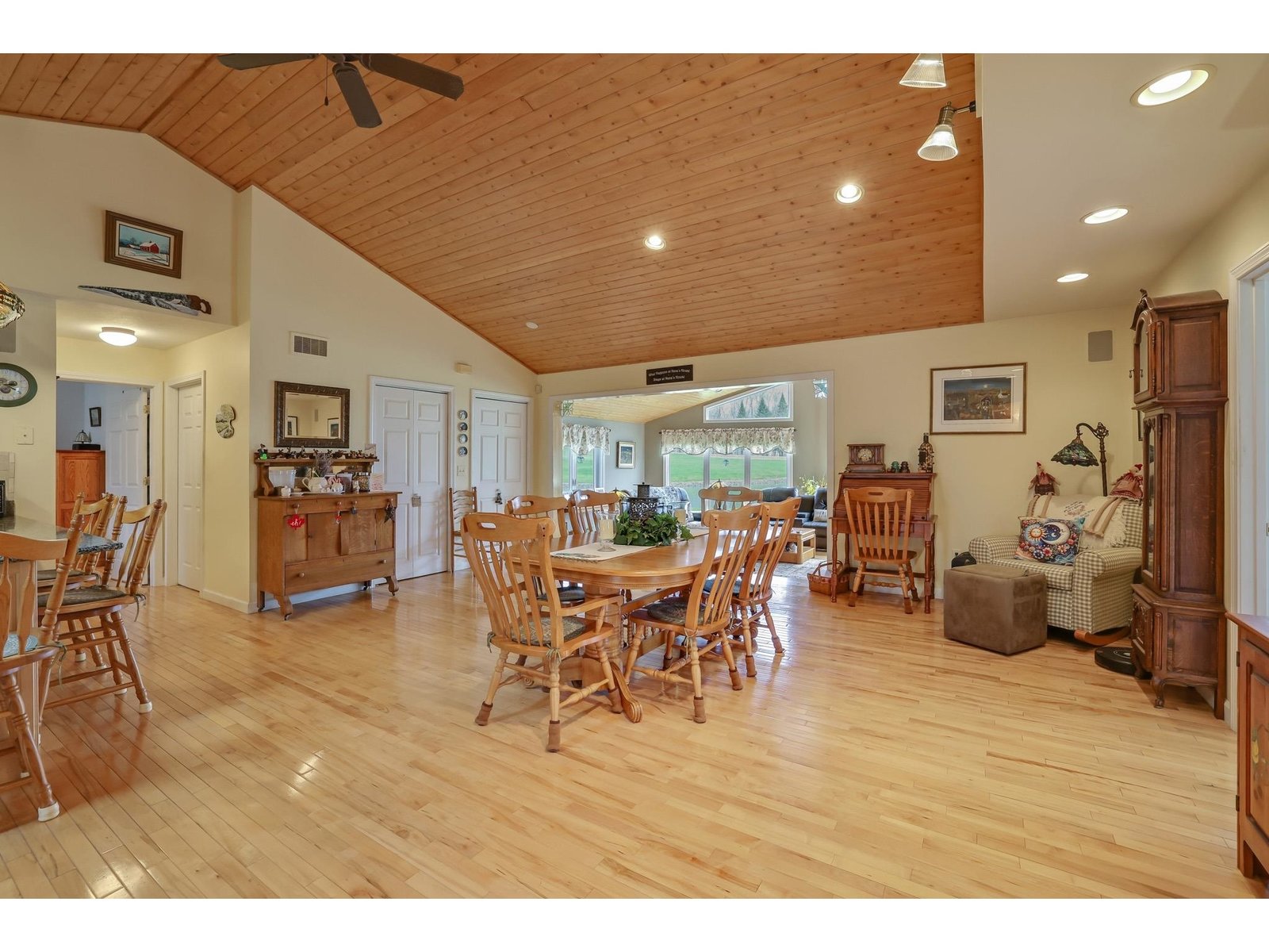 348 Maple Ridge