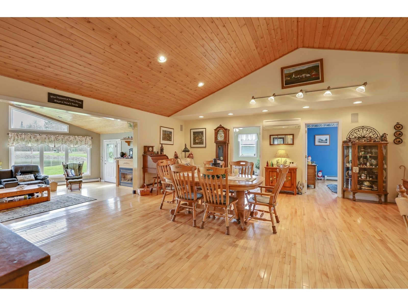 348 Maple Ridge