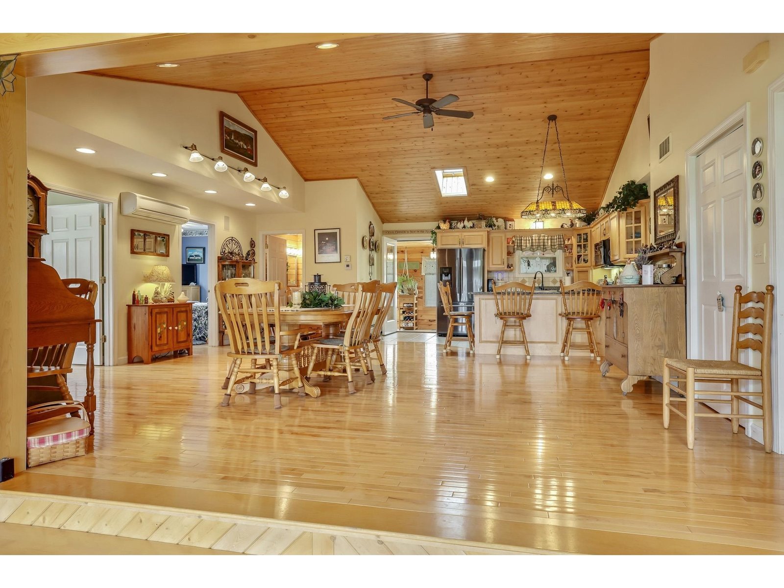 348 Maple Ridge