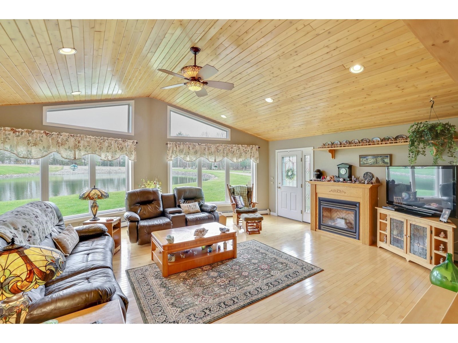 348 Maple Ridge