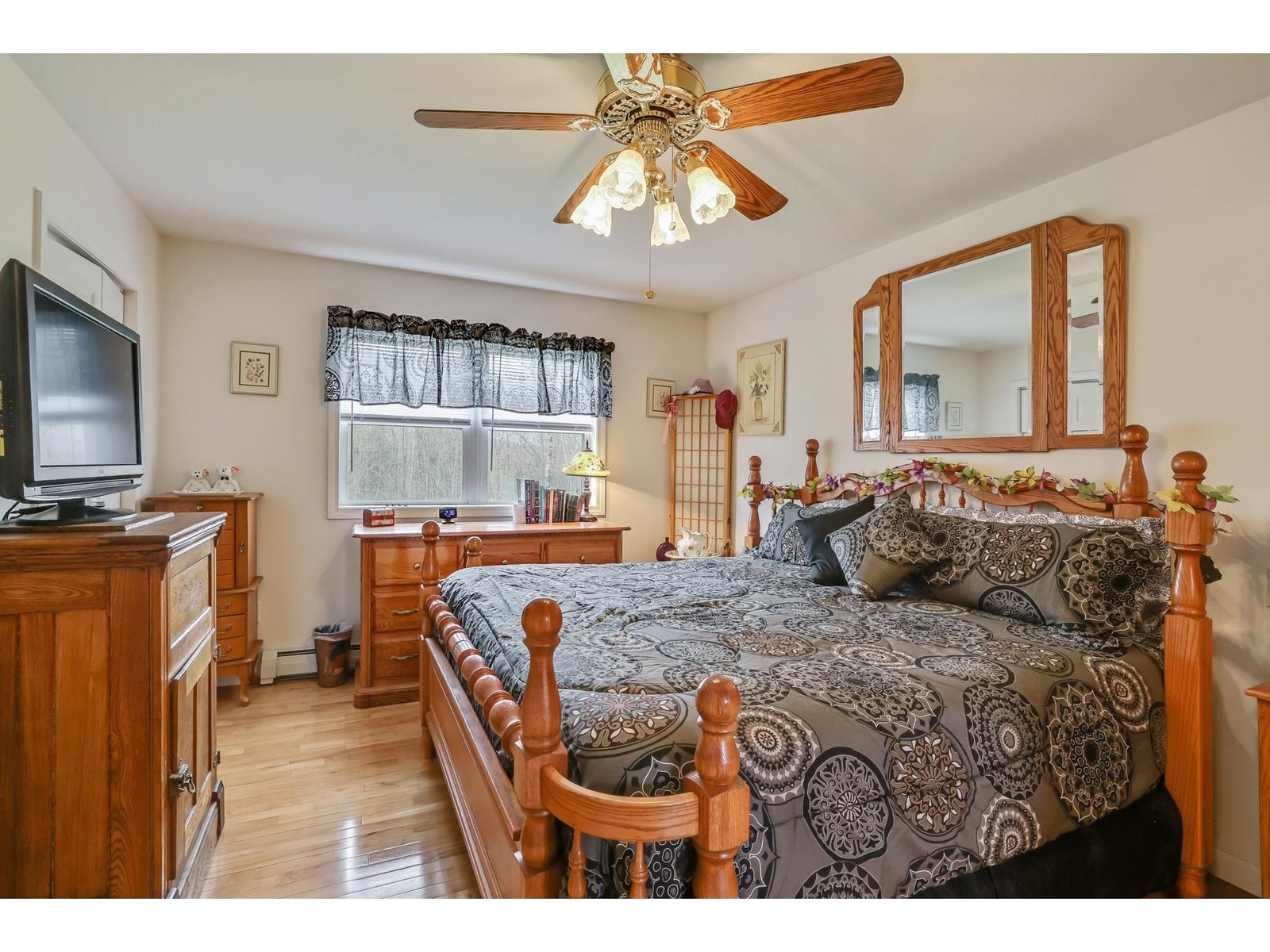 348 Maple Ridge