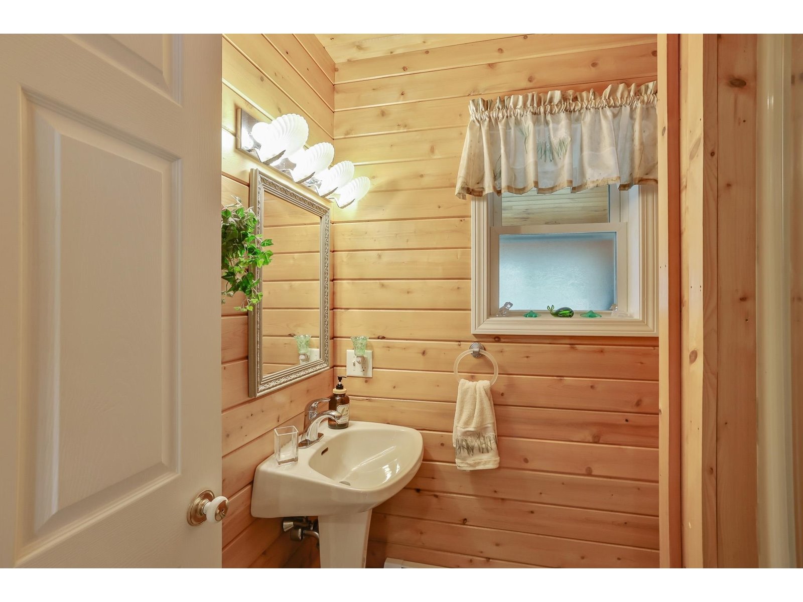 348 Maple Ridge