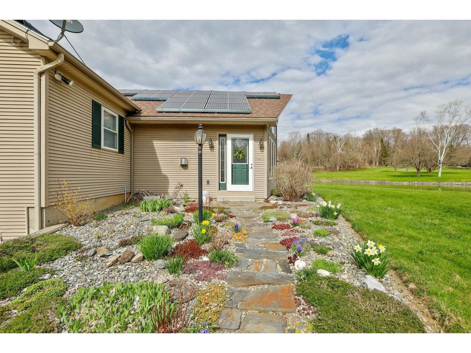 348 Maple Ridge