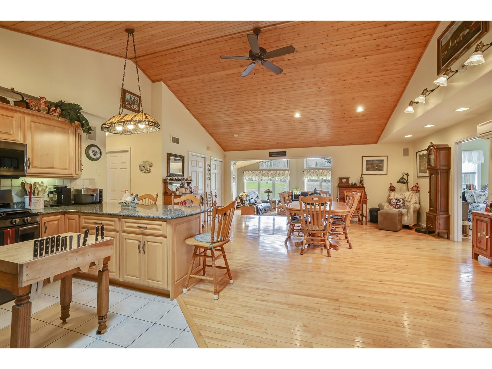 348 Maple Ridge