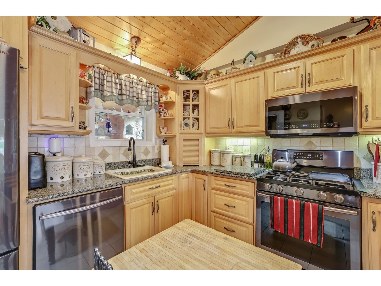 348 Maple Ridge