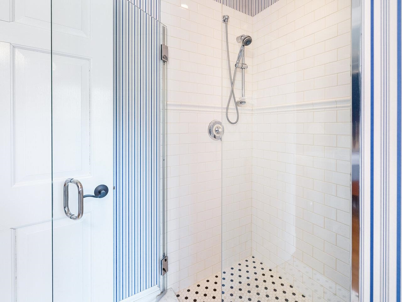 3/4 bath for en suite