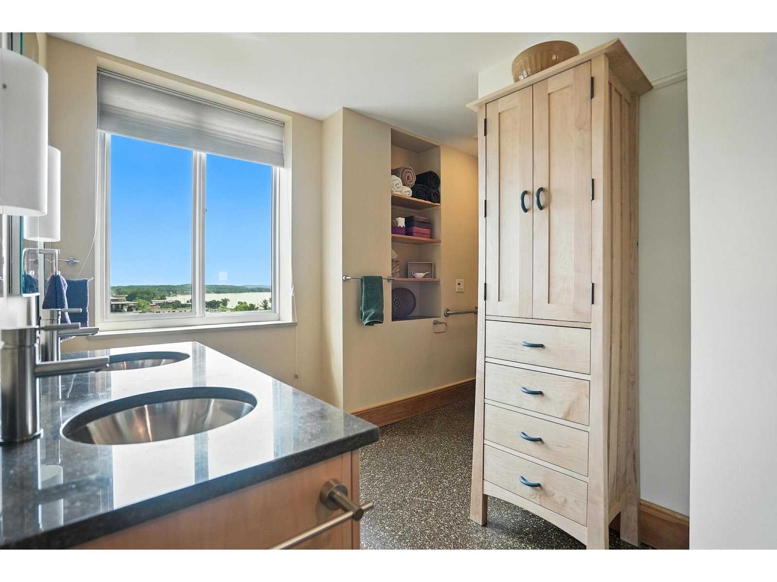 35 Cherry Street, Unit Unit 404