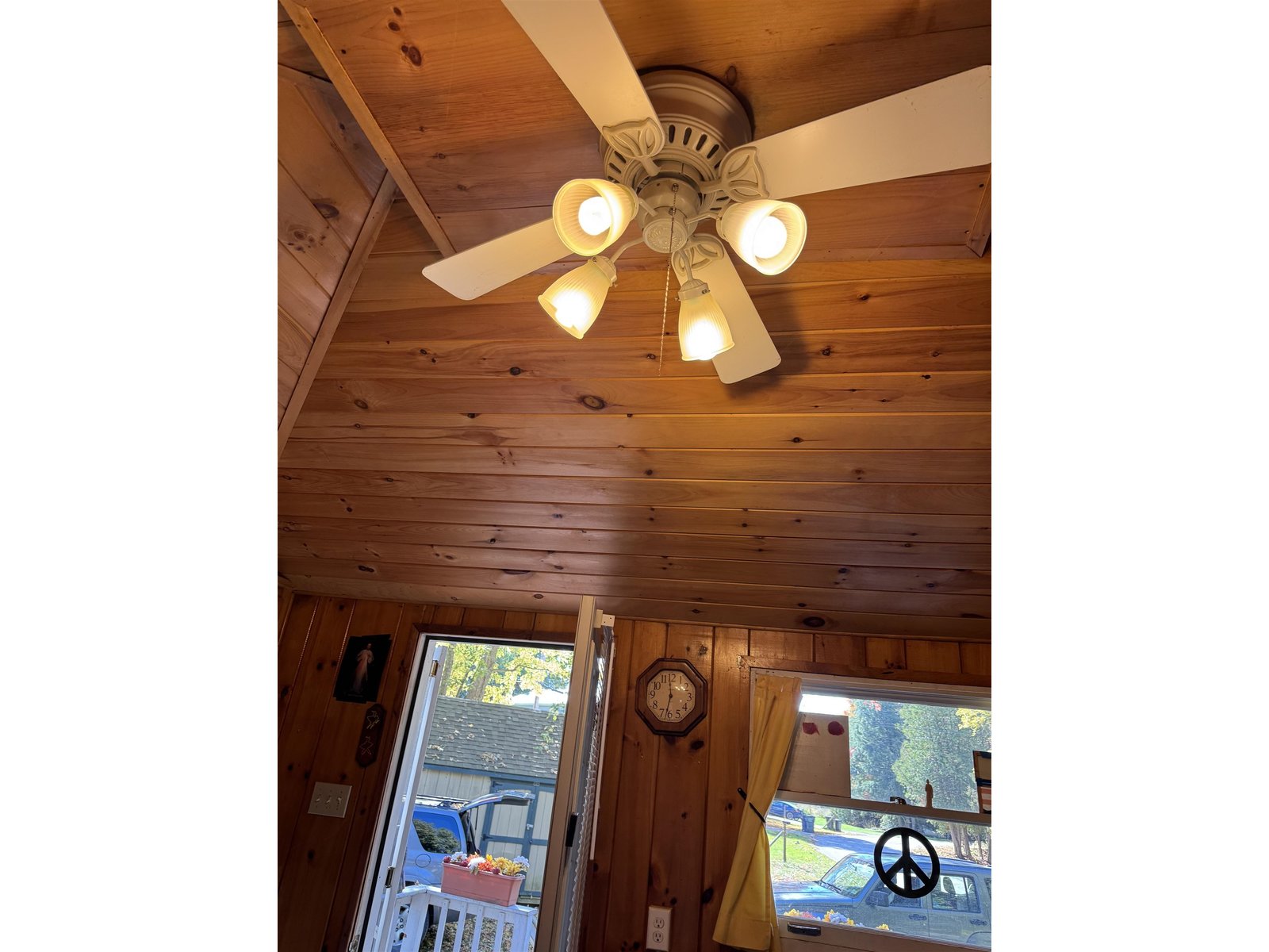Fans in raised ceiling bringing in nice lake breeze!