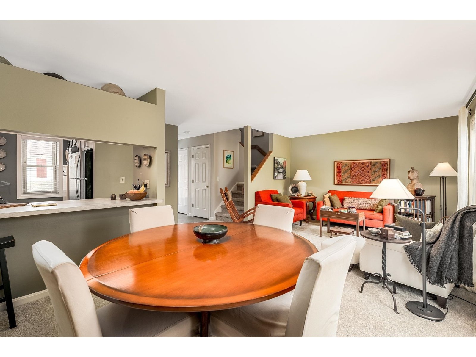 Exquisite condo- meticulously maintained