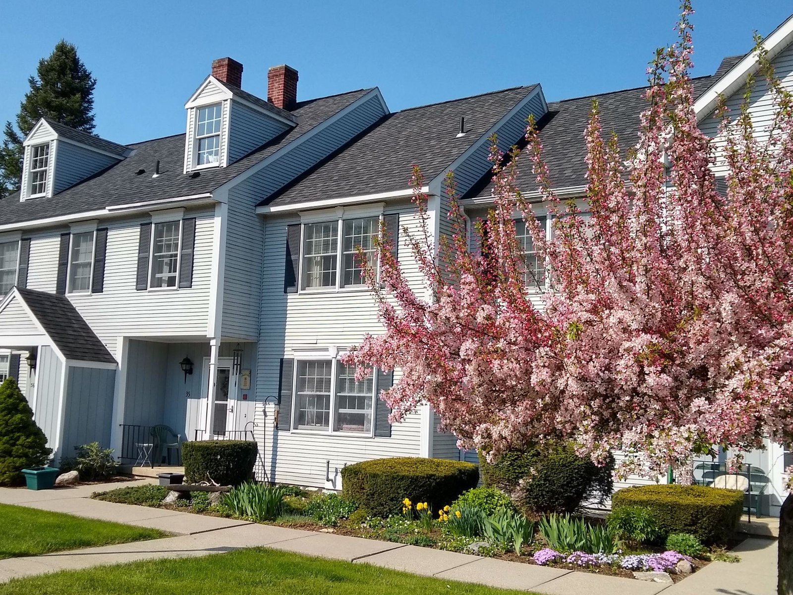 35 Twin Circles, Middlebury