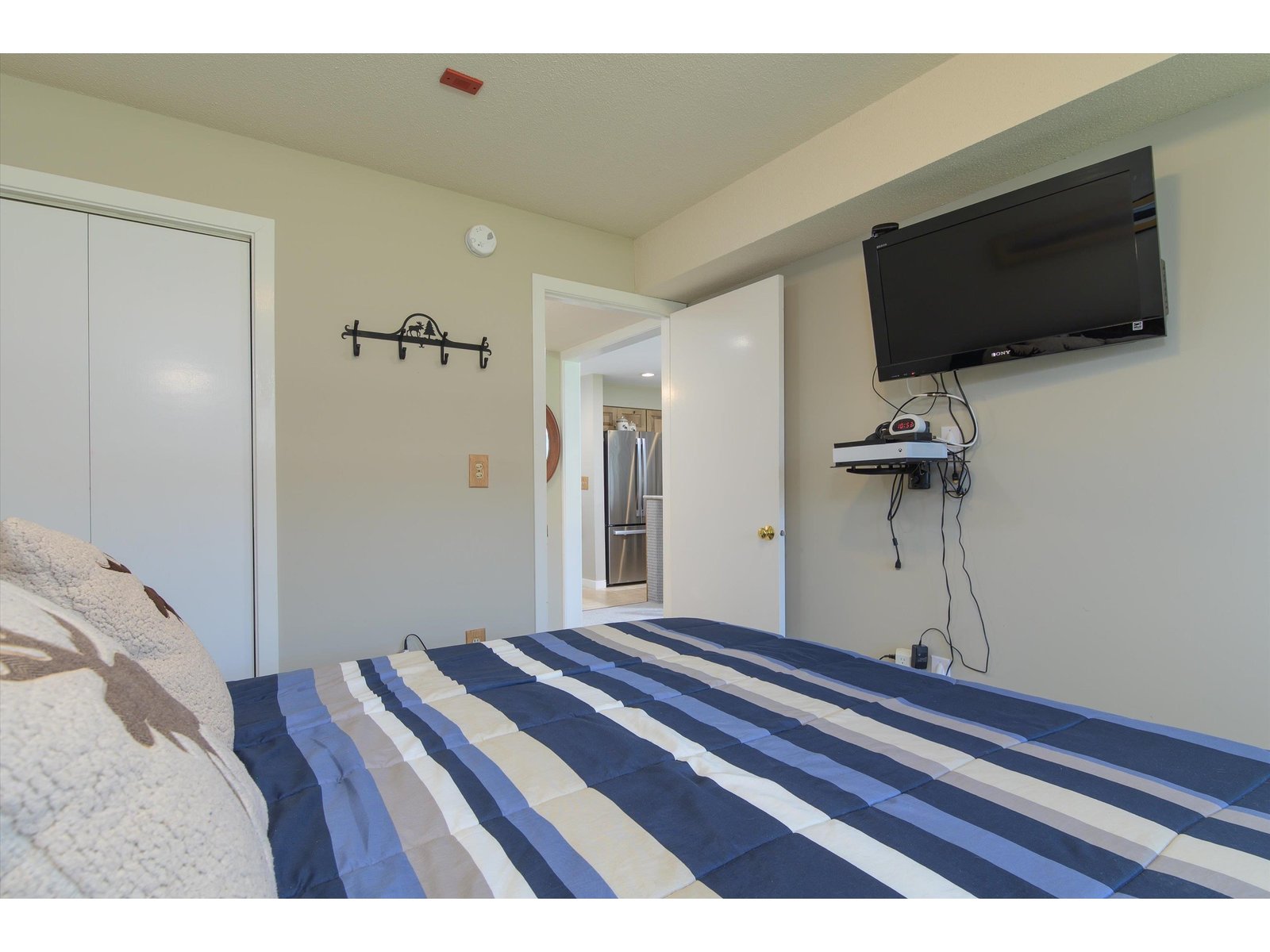 350 Mountain Road, Unit B103