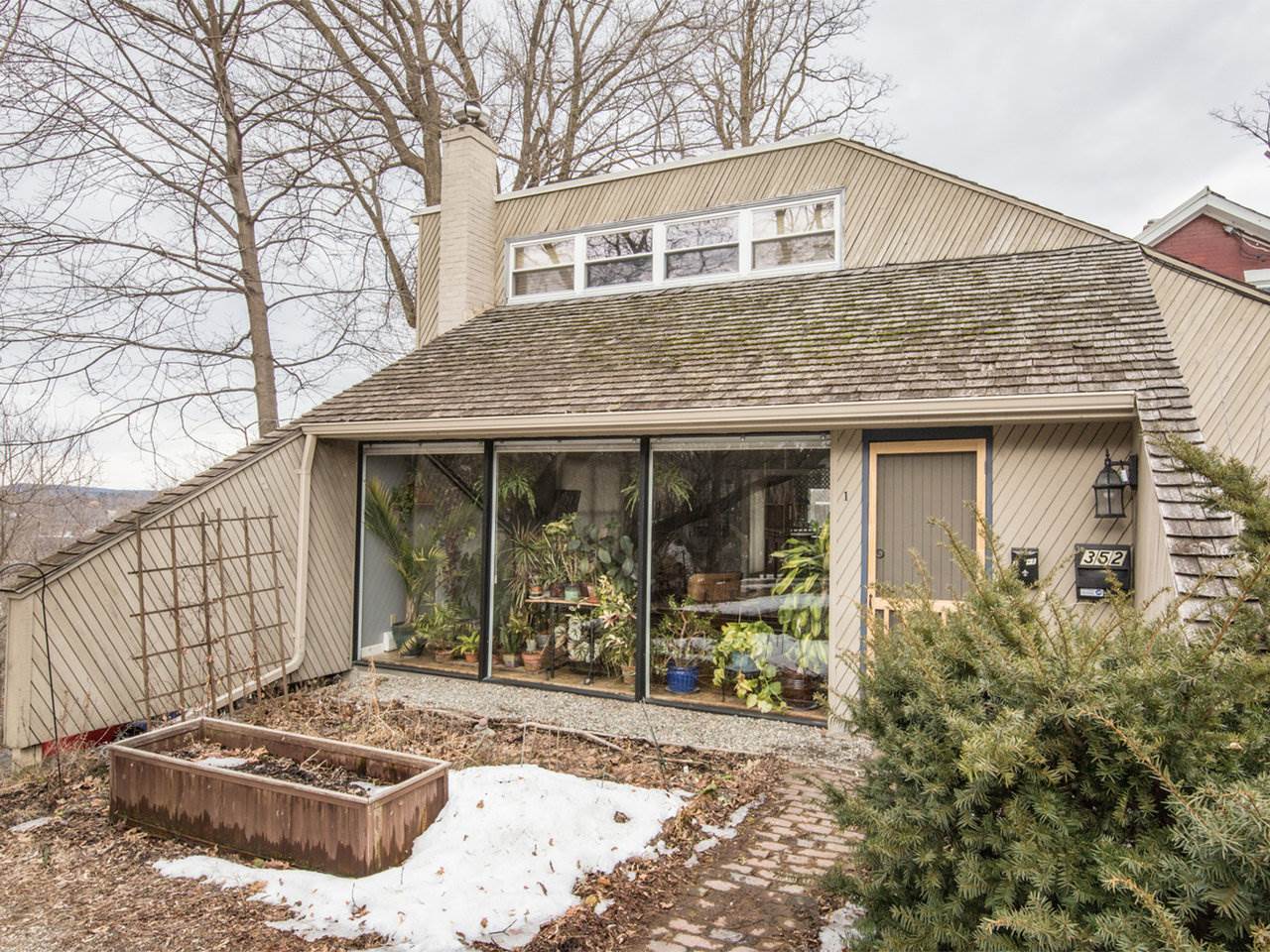 352 Colchester Avenue, Unit 1