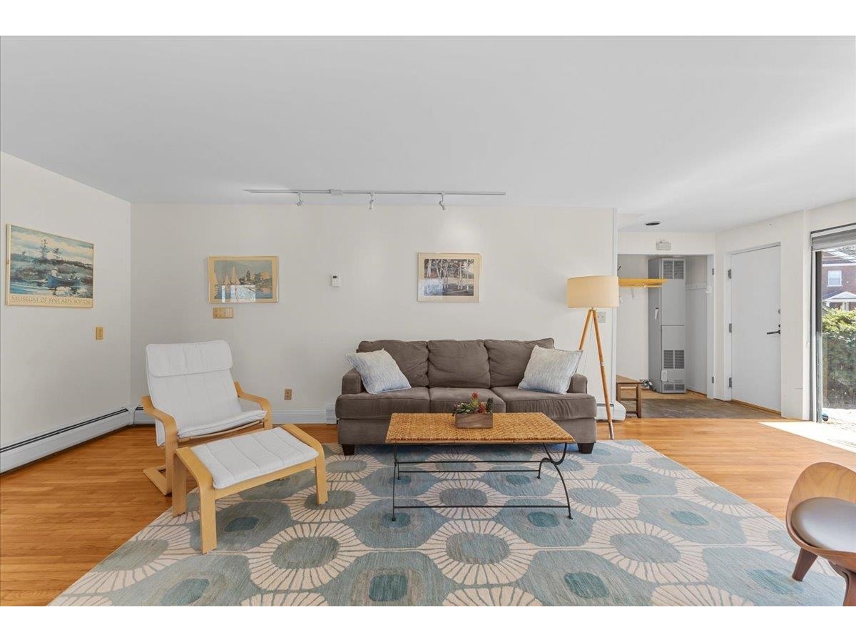 352 Colchester Avenue, Unit 1