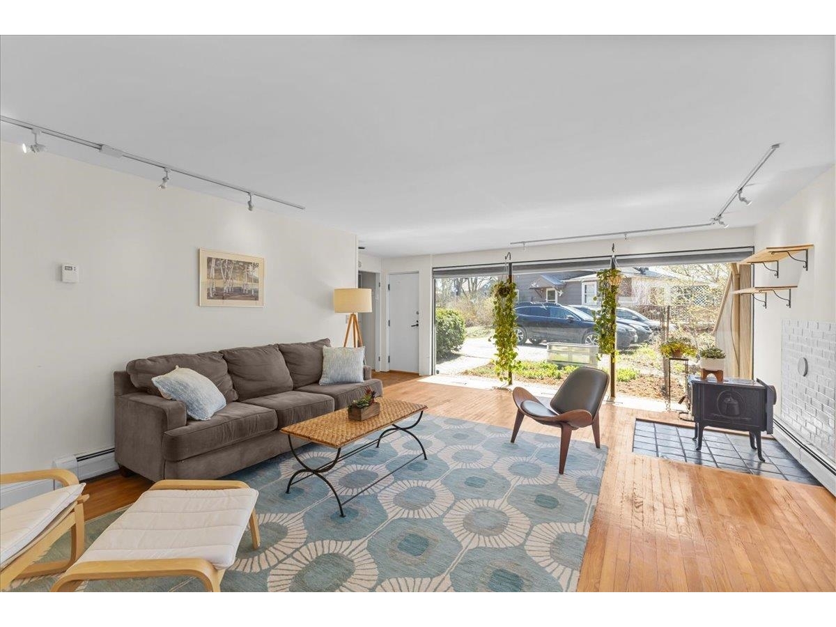 352 Colchester Avenue, Unit 1