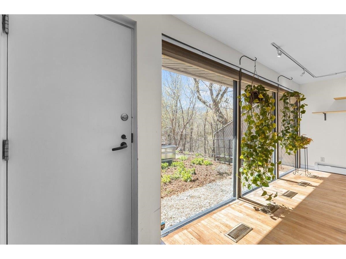 352 Colchester Avenue, Unit 1
