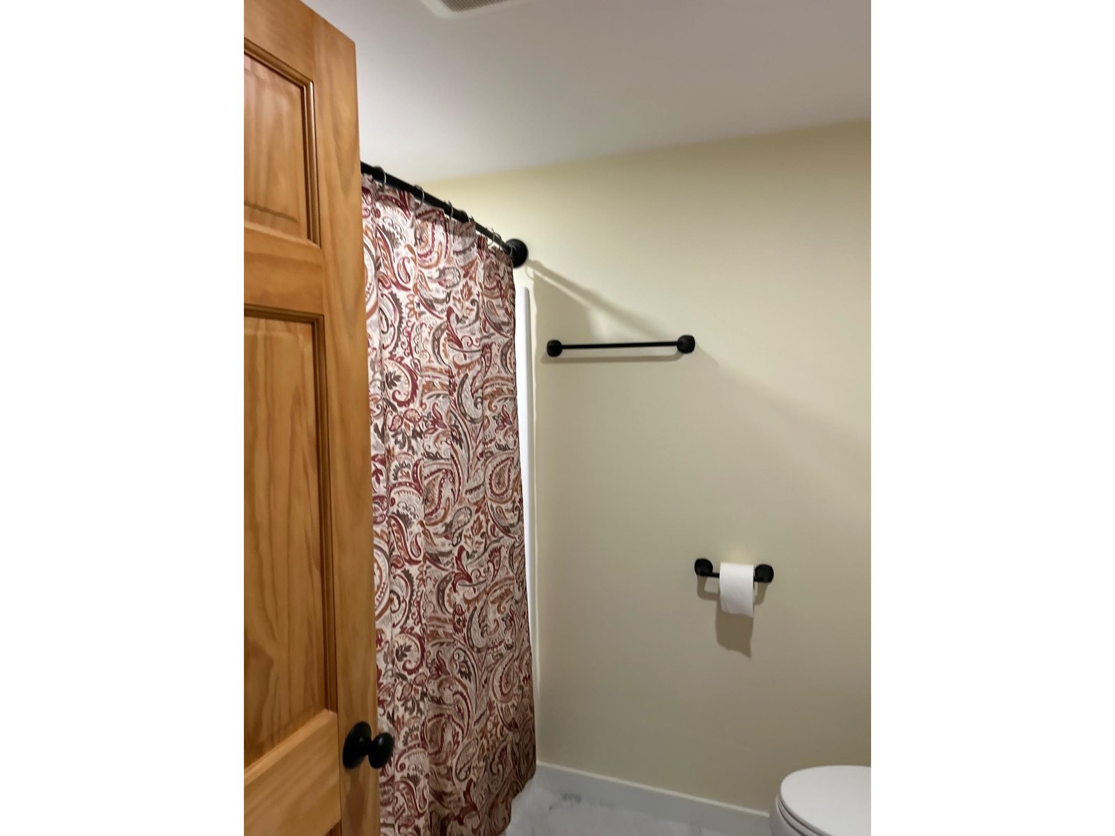 Updated full bathroom
