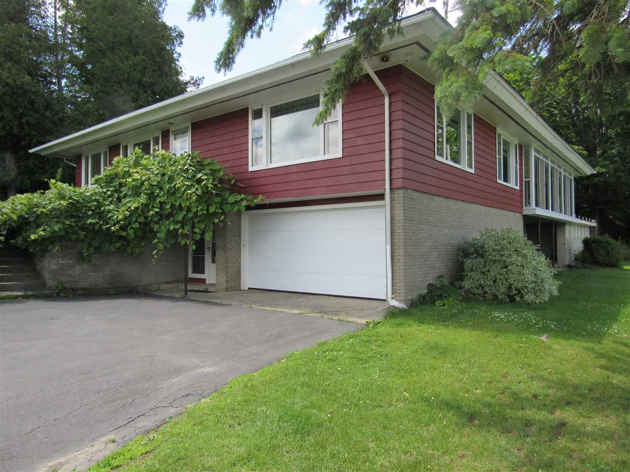 353 Farrant Street