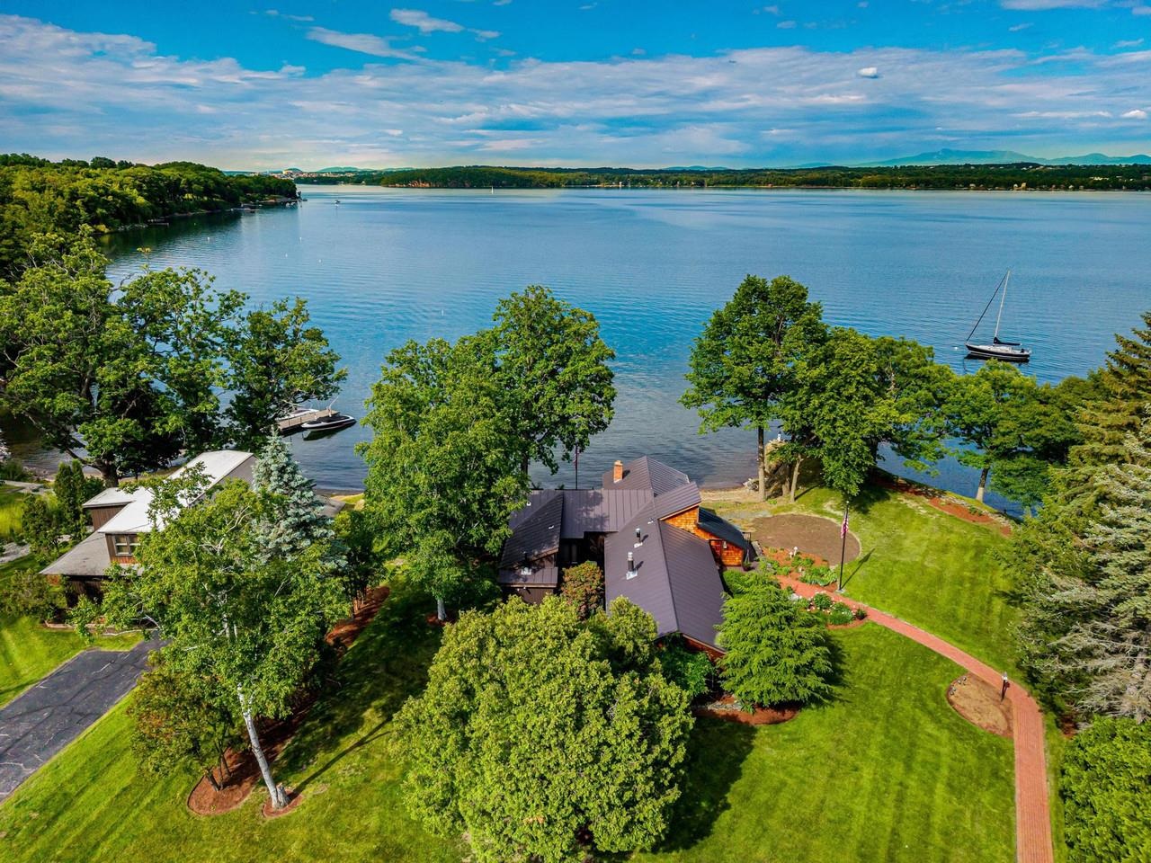 Panoramic Lakefront Views