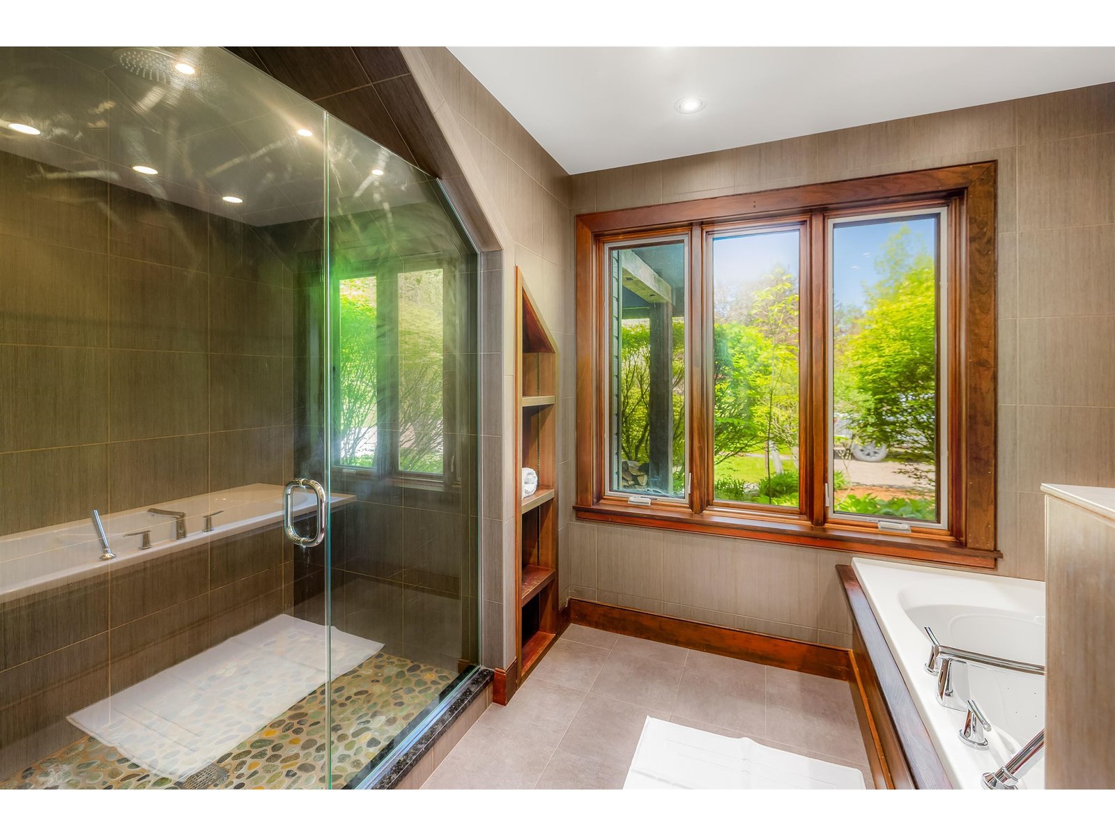 356 Weeks Hill Meadows, Unit 1