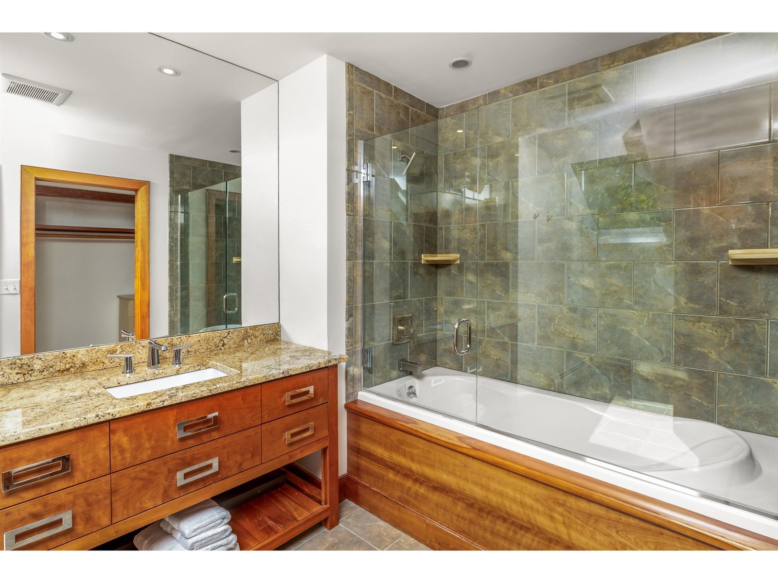 356 Weeks Hill Meadows, Unit 1