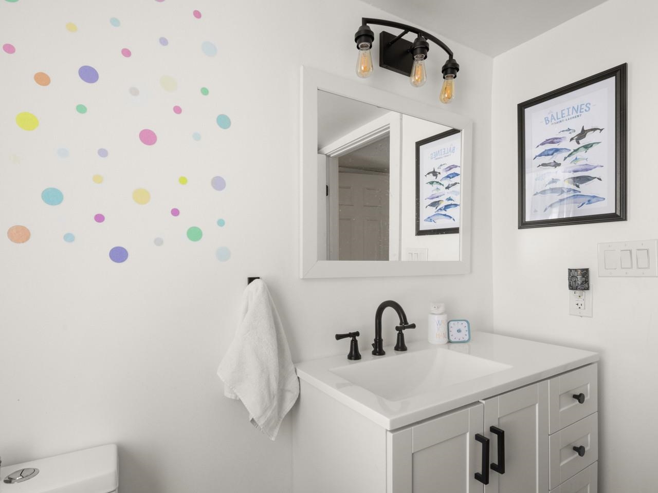 Full Bathroom Upstairs