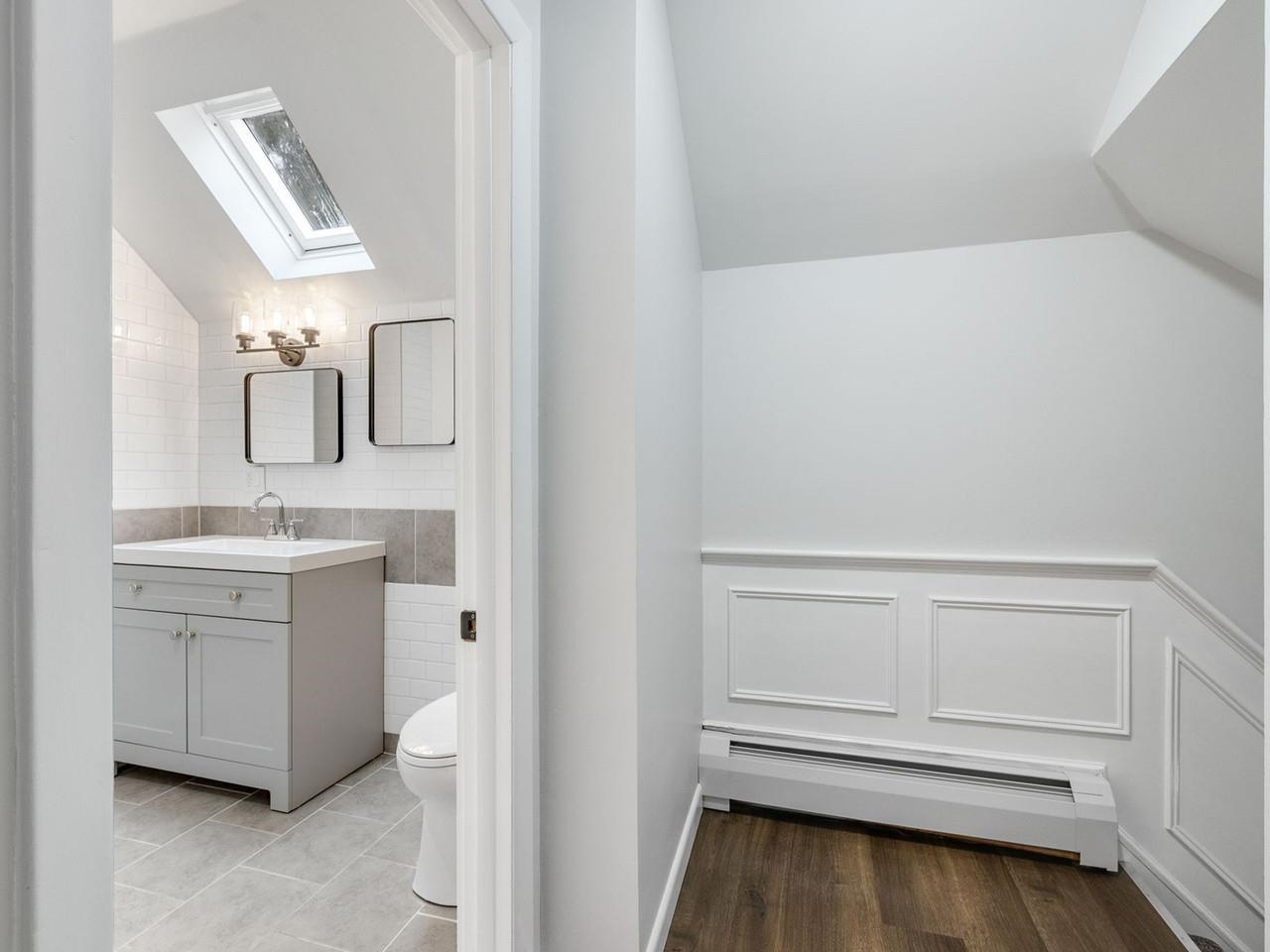 2nd Floor Bathroom