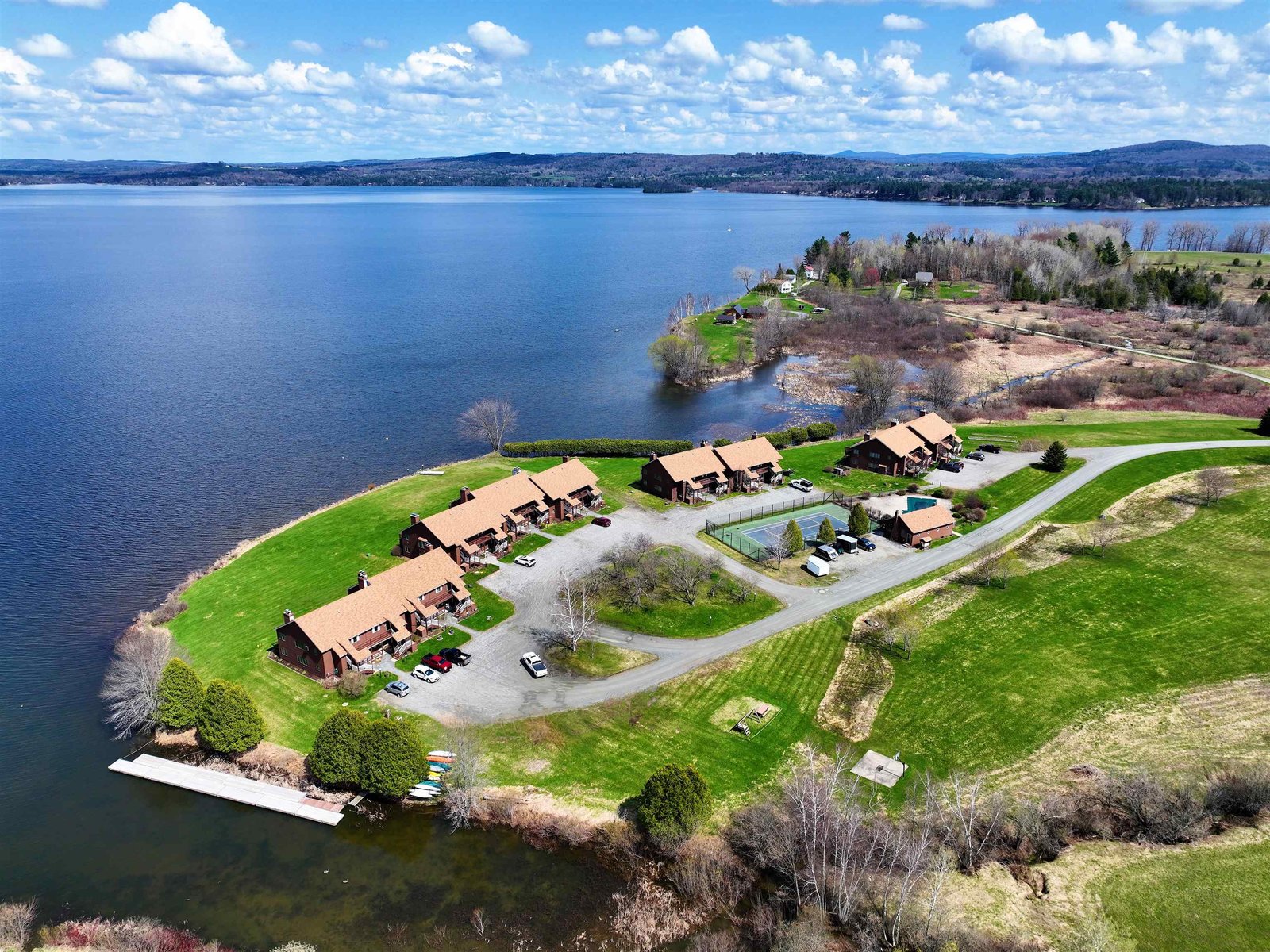 361 Holbrook Bay Common, Newport Town