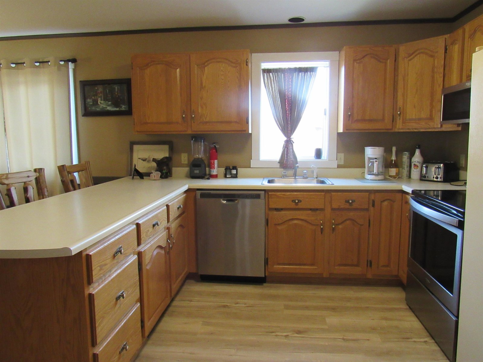 Kitchen with Breakfast Bar
