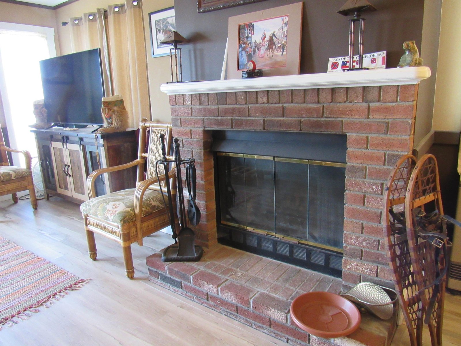 Fireplace Completes a Cozy Livingroom