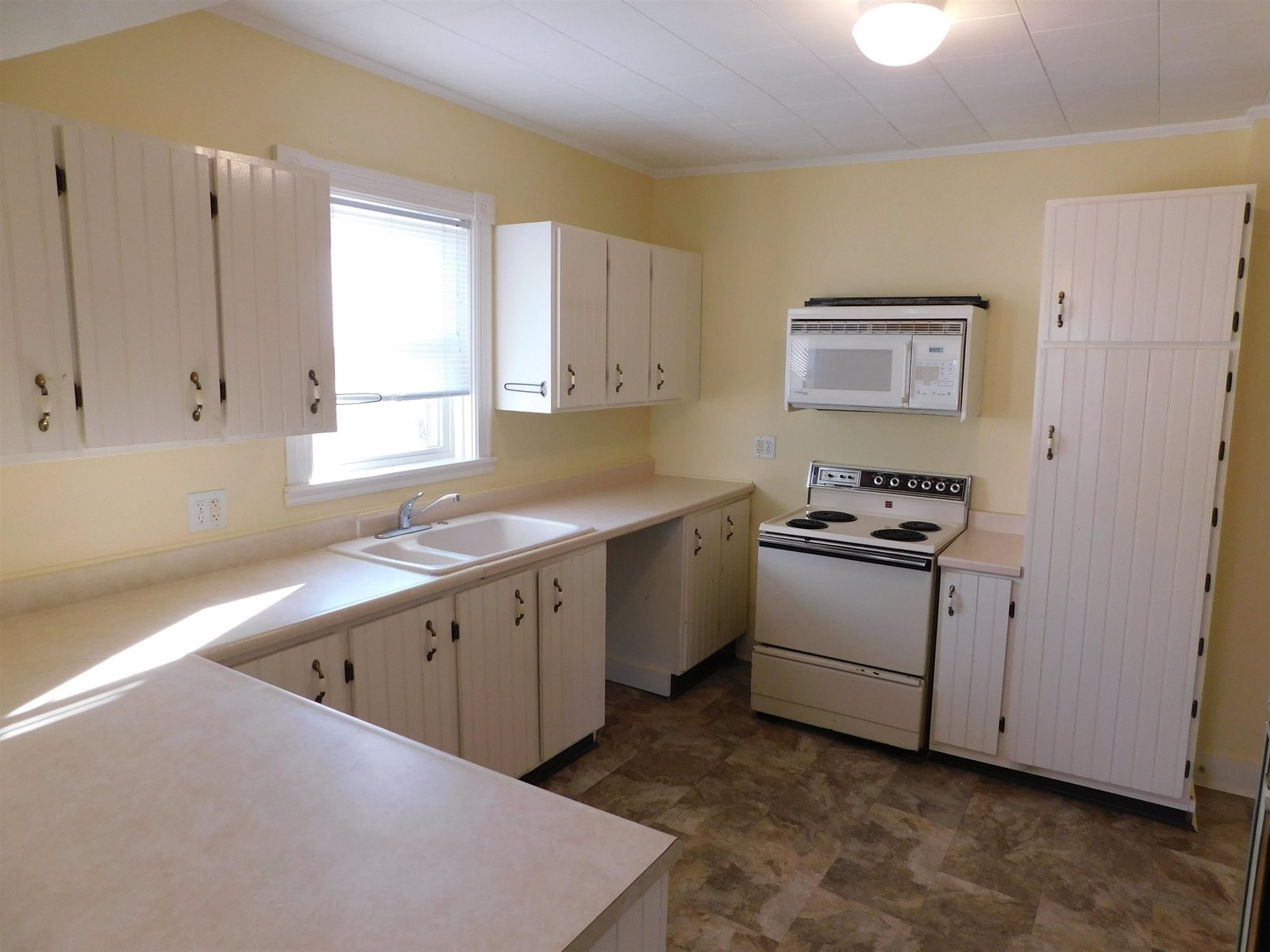 Apt 1 Kitchen