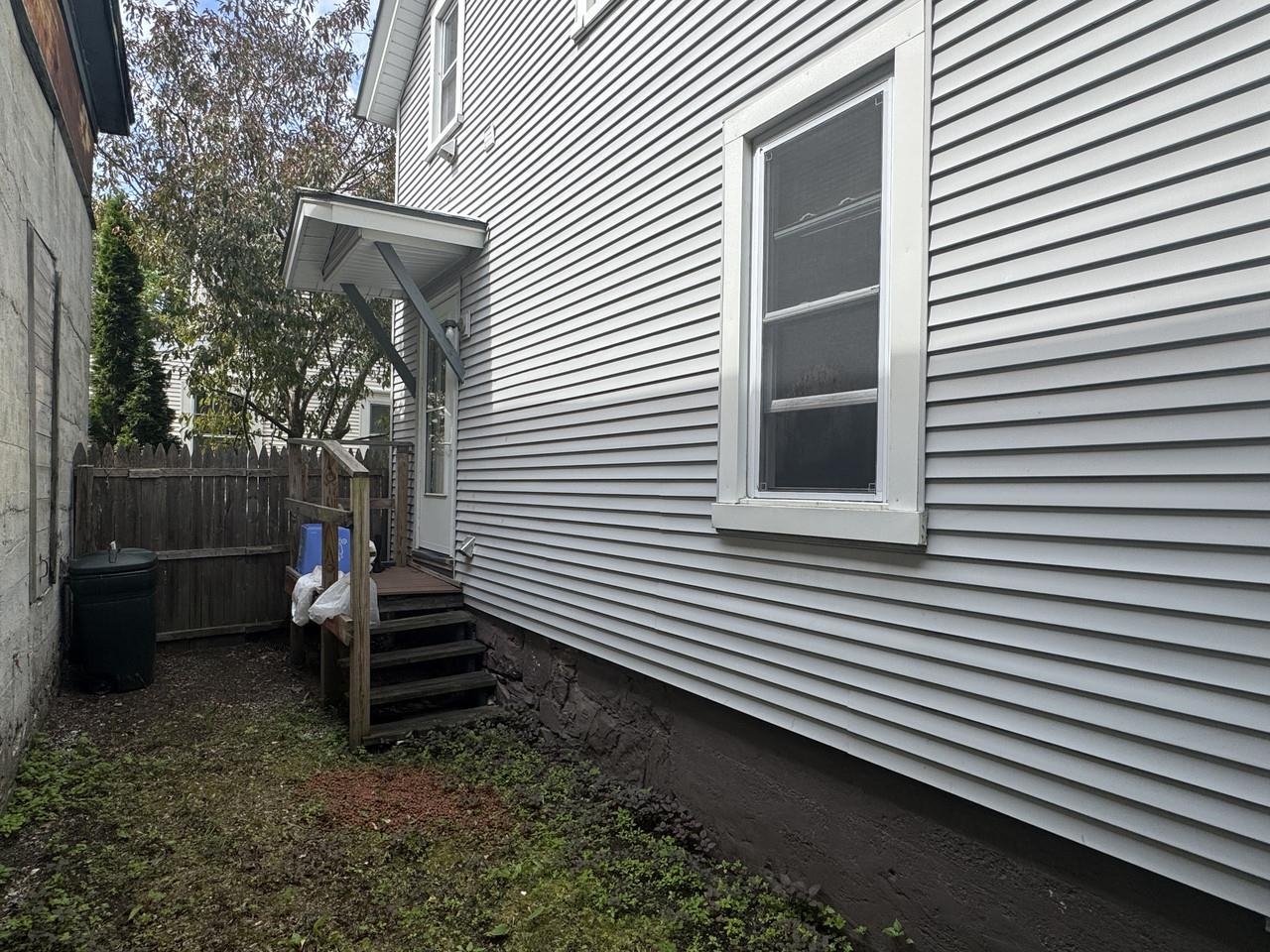 Small Yard & Back Entry