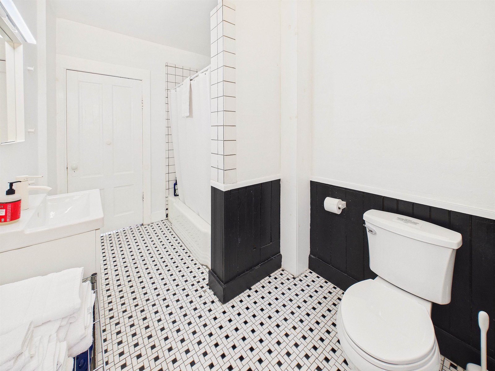 37 Robinson Avenue