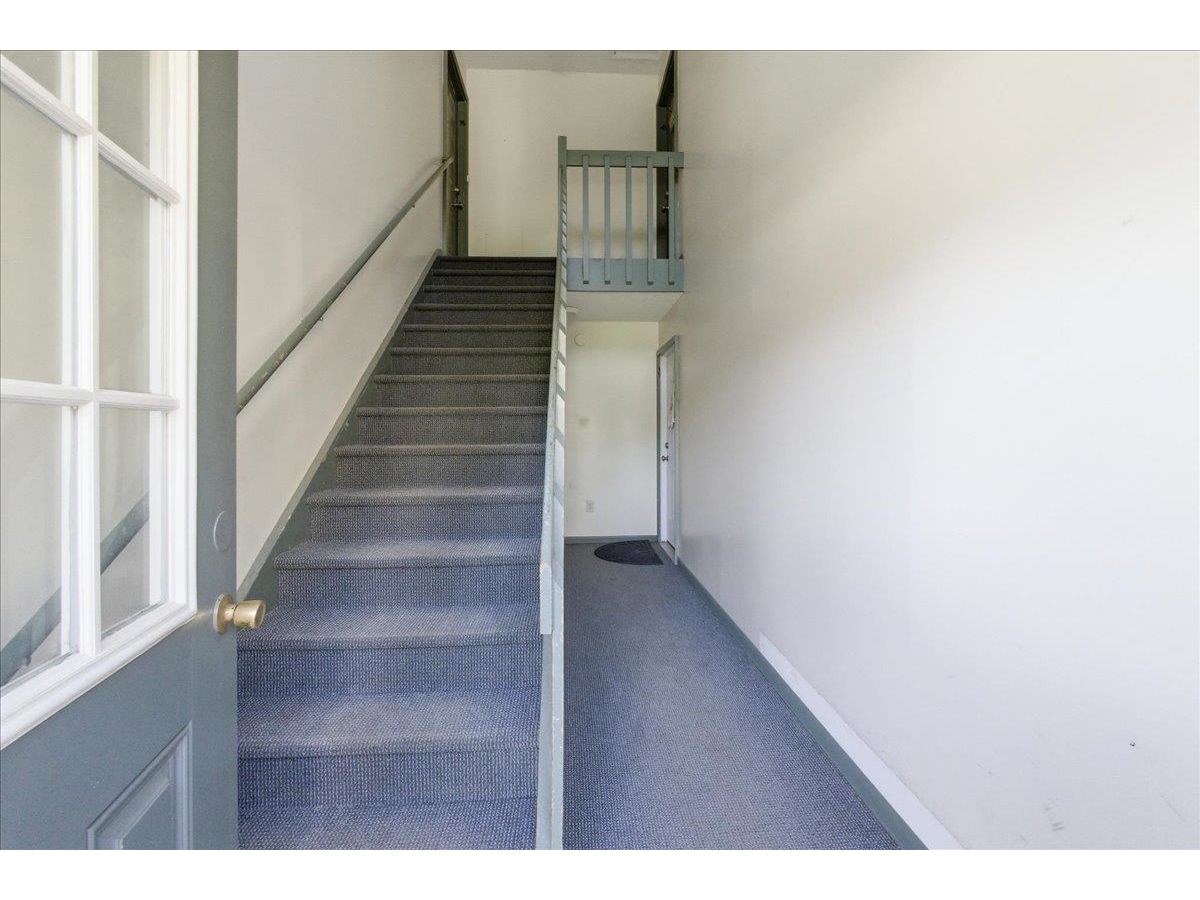 37 Twin Oaks Terrace