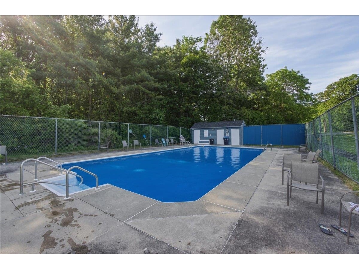 37 Twin Oaks Terrace