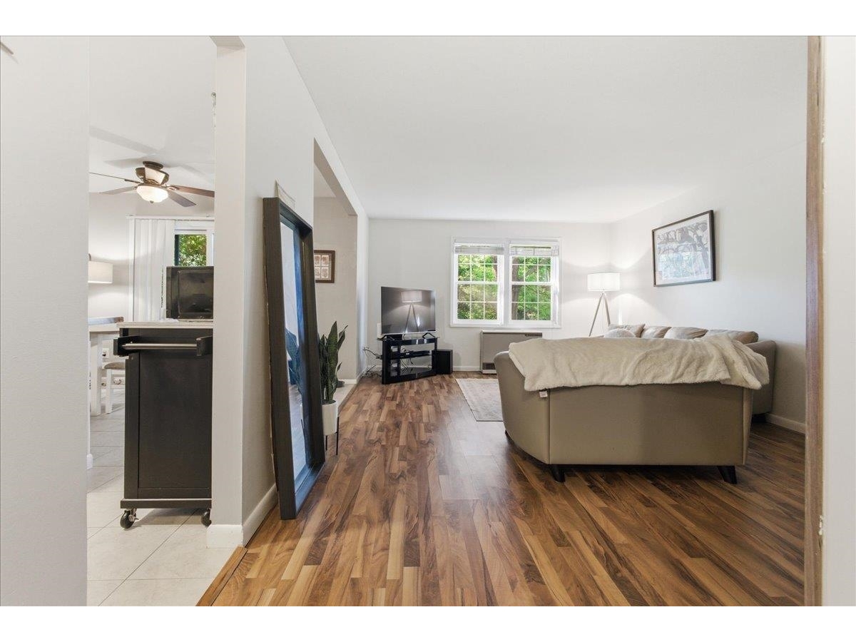 37 Twin Oaks Terrace
