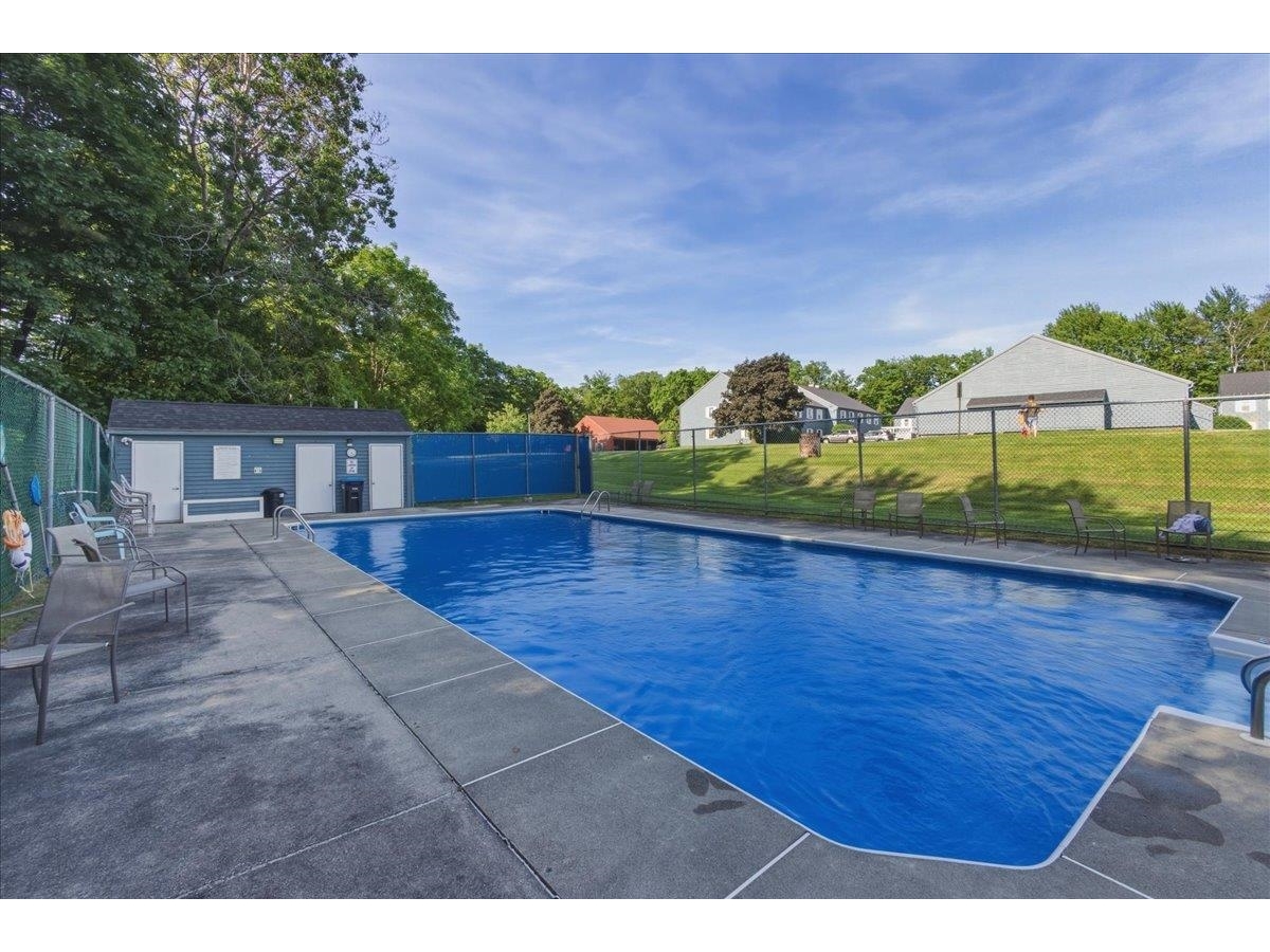 37 Twin Oaks Terrace