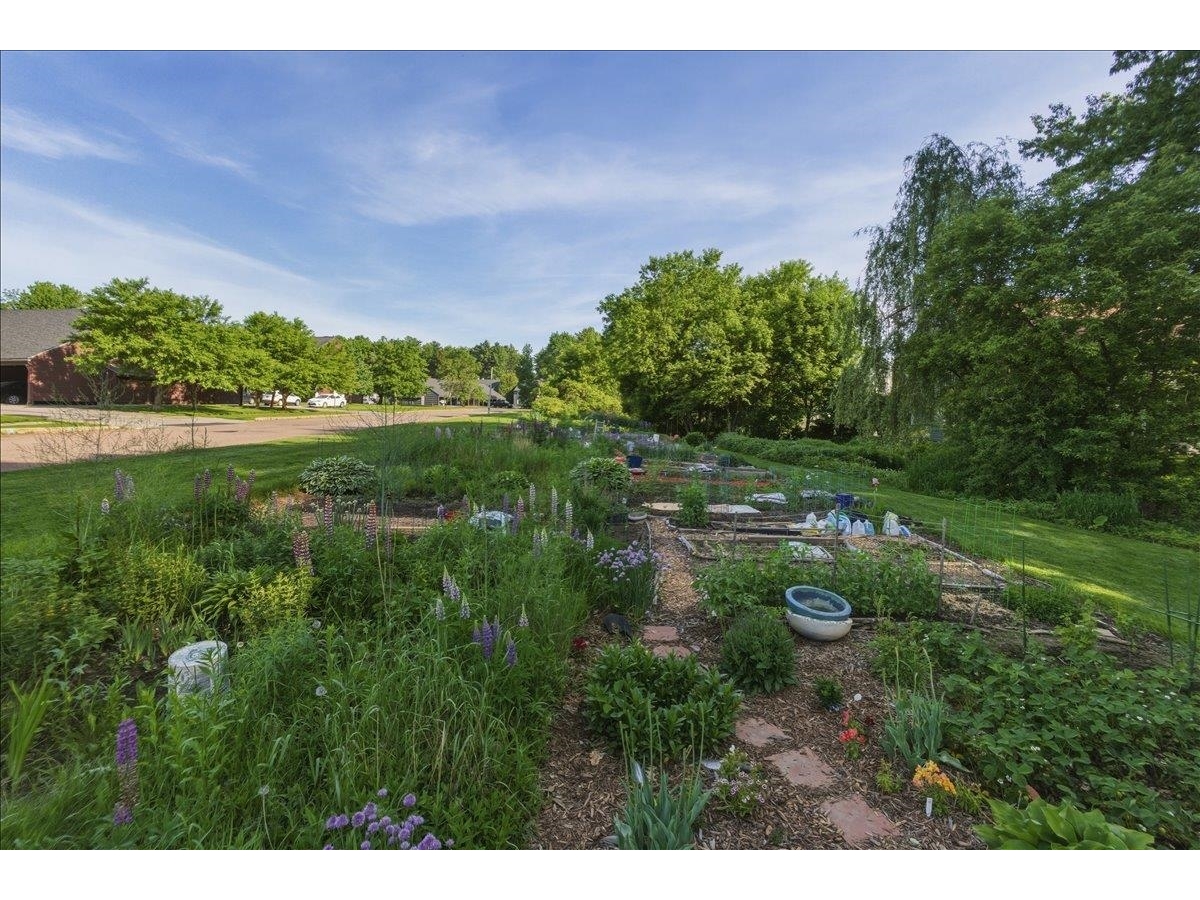 37 Twin Oaks Terrace