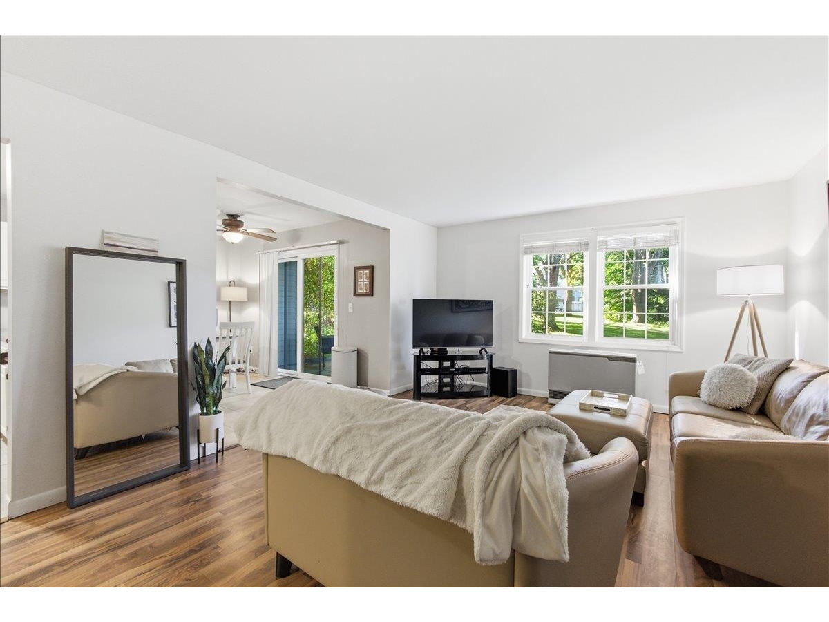 37 Twin Oaks Terrace