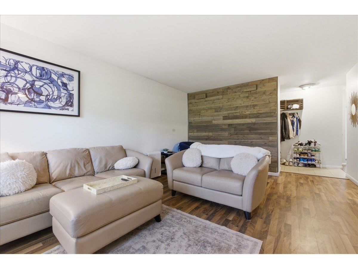 37 Twin Oaks Terrace