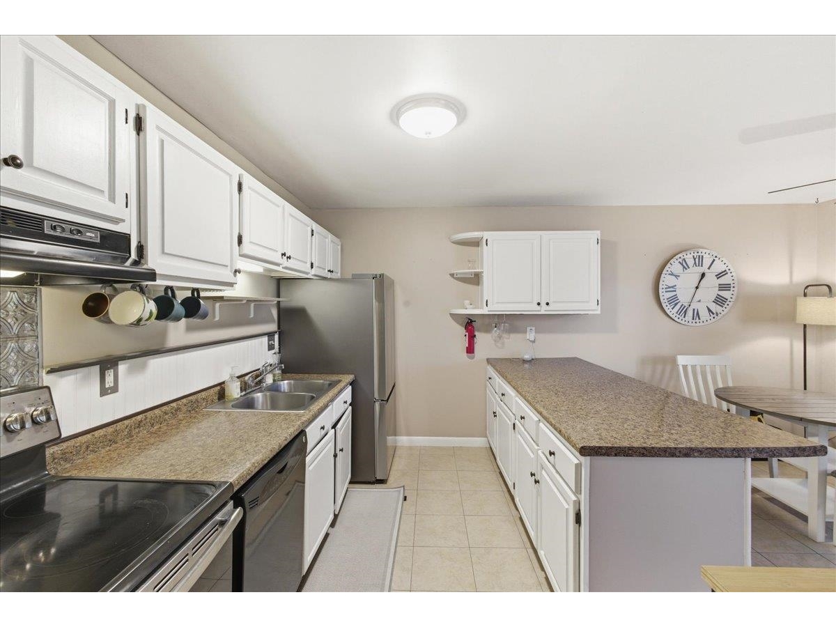37 Twin Oaks Terrace