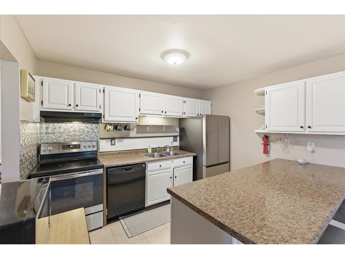 37 Twin Oaks Terrace