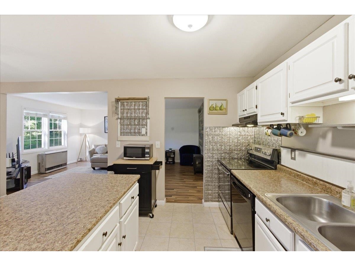 37 Twin Oaks Terrace