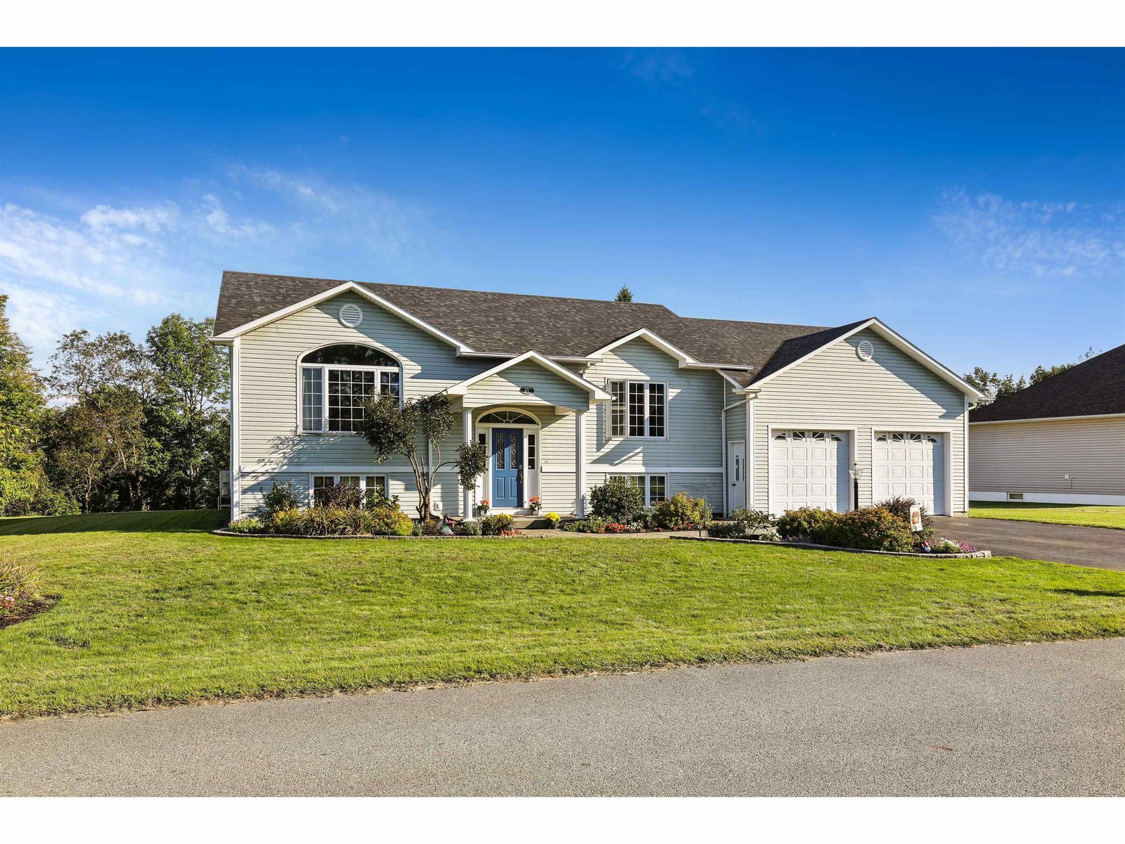 371 Memphremagog View