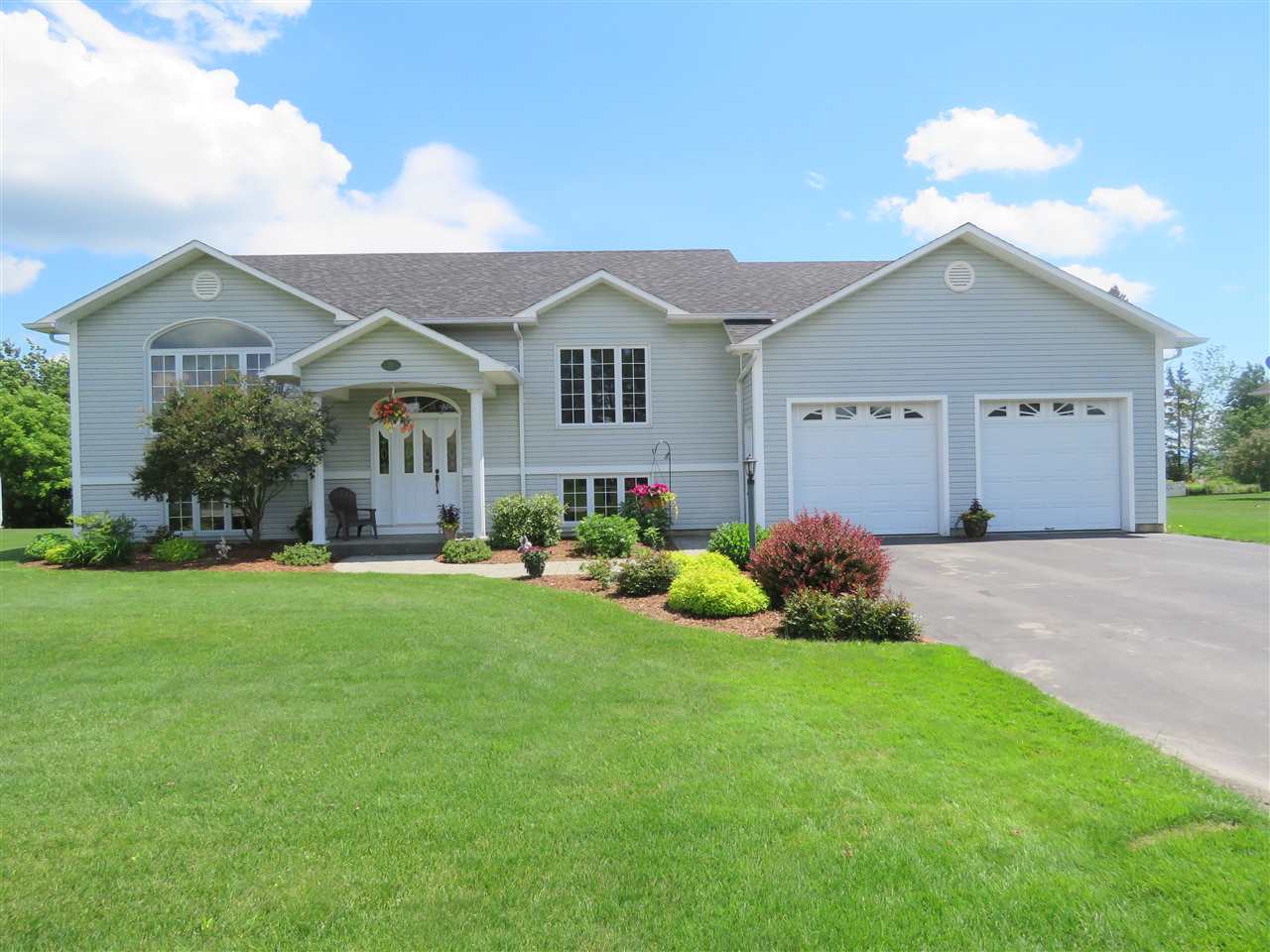 371 Memphremagog Views