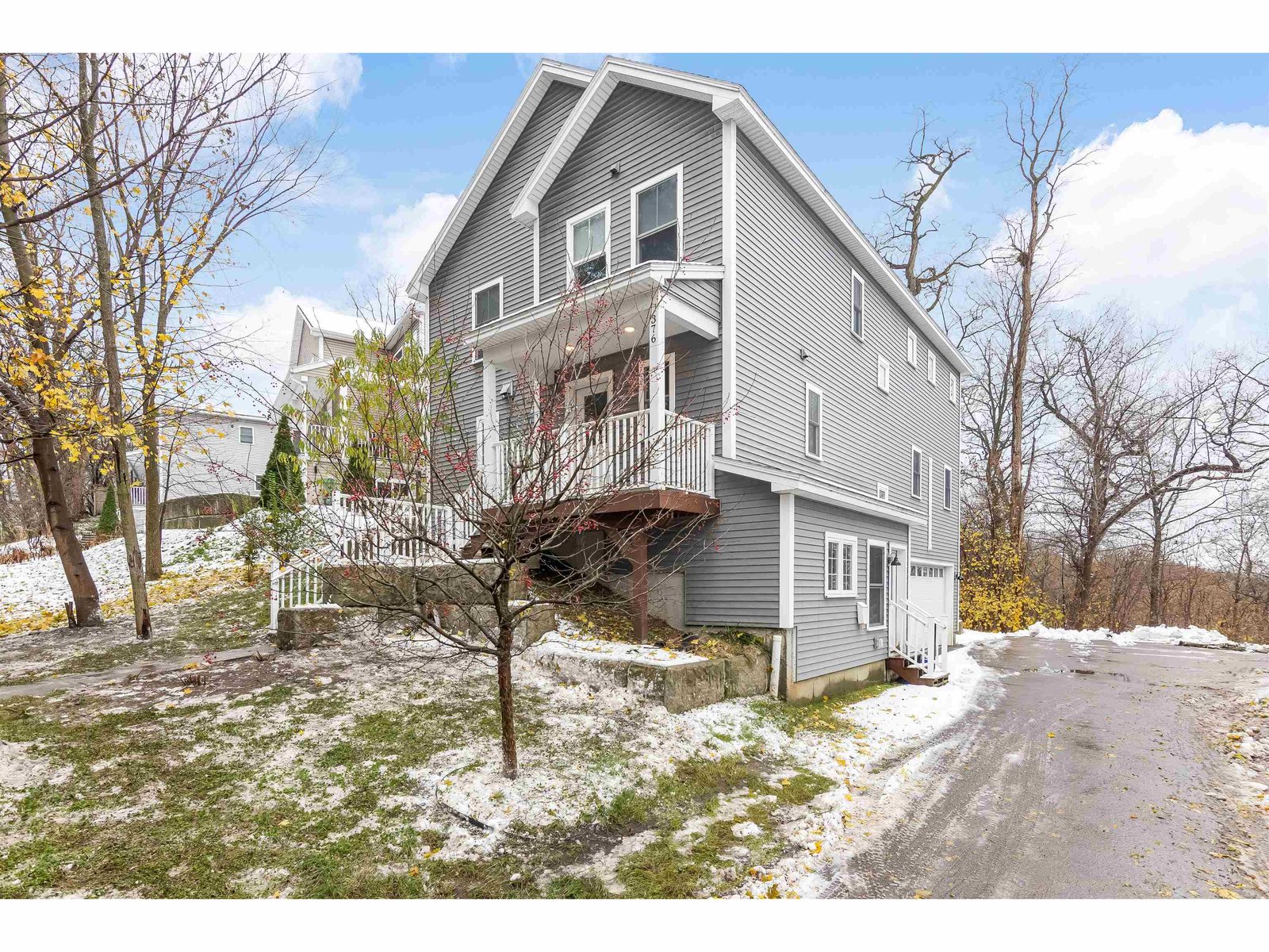 376 Colchester Avenue, Burlington